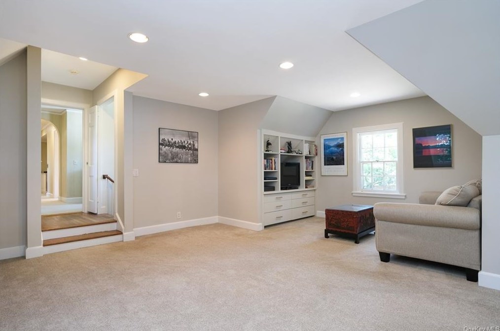 23 Warwick Rd, Yonkers NY 10708-5714 exterior