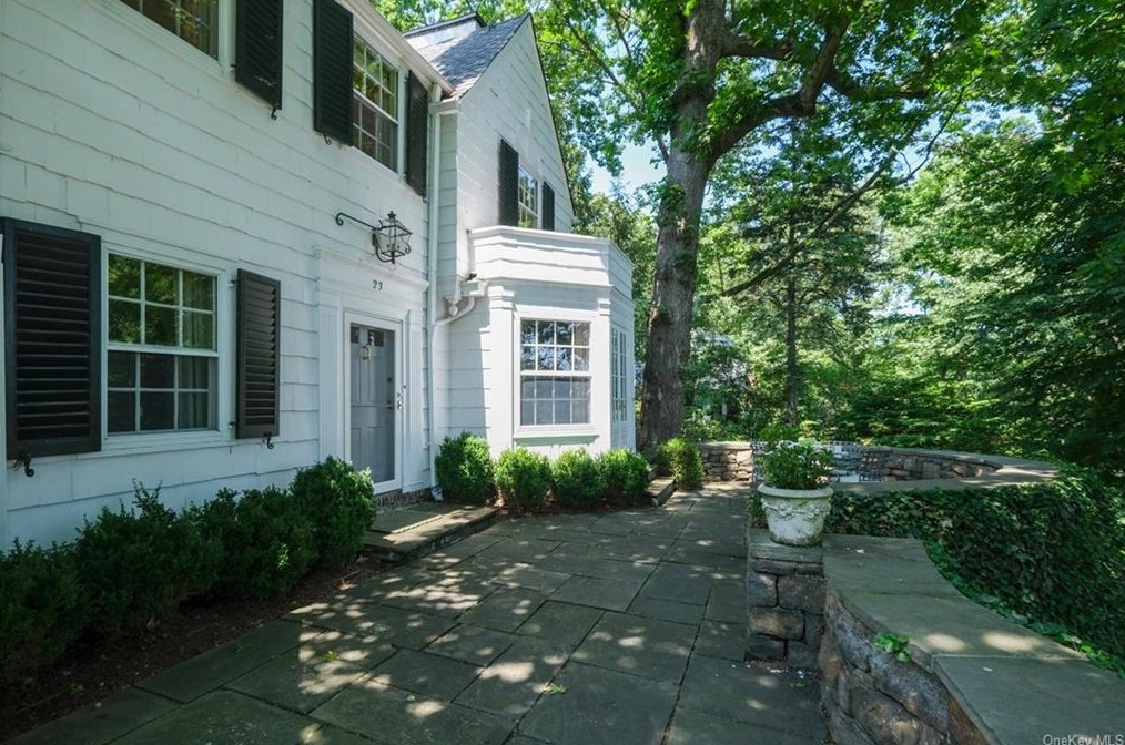 23 Warwick Rd, Yonkers NY 10708-5714 exterior