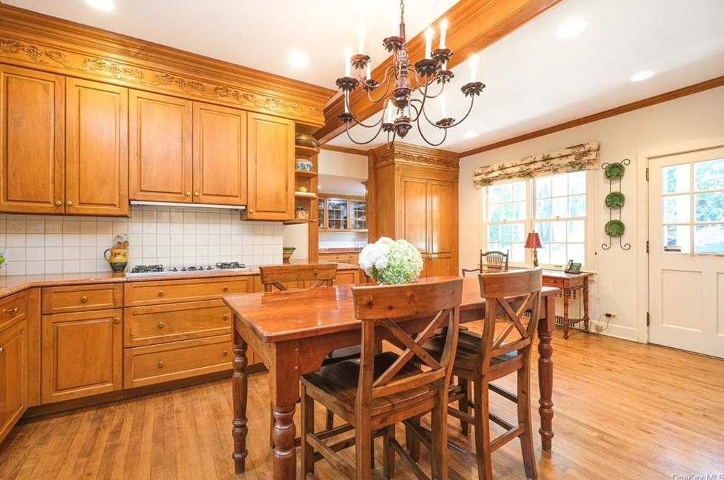 23 Warwick Rd, Yonkers NY 10708-5714 exterior