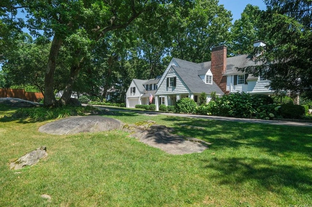 23 Warwick Rd, Yonkers NY 10708-5714 exterior