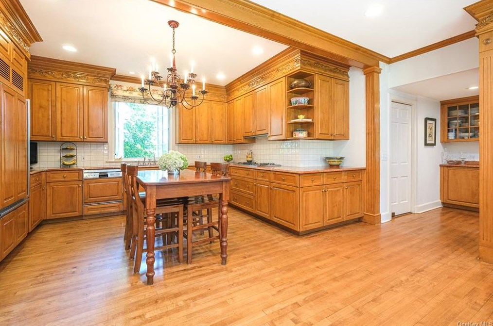 23 Warwick Rd, Yonkers NY 10708-5714 exterior