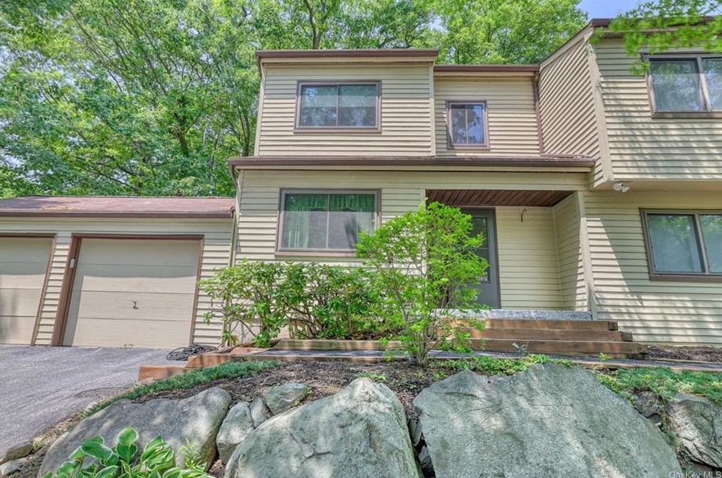 11 Linden Dr, Highland Mills, NY 10930-2819