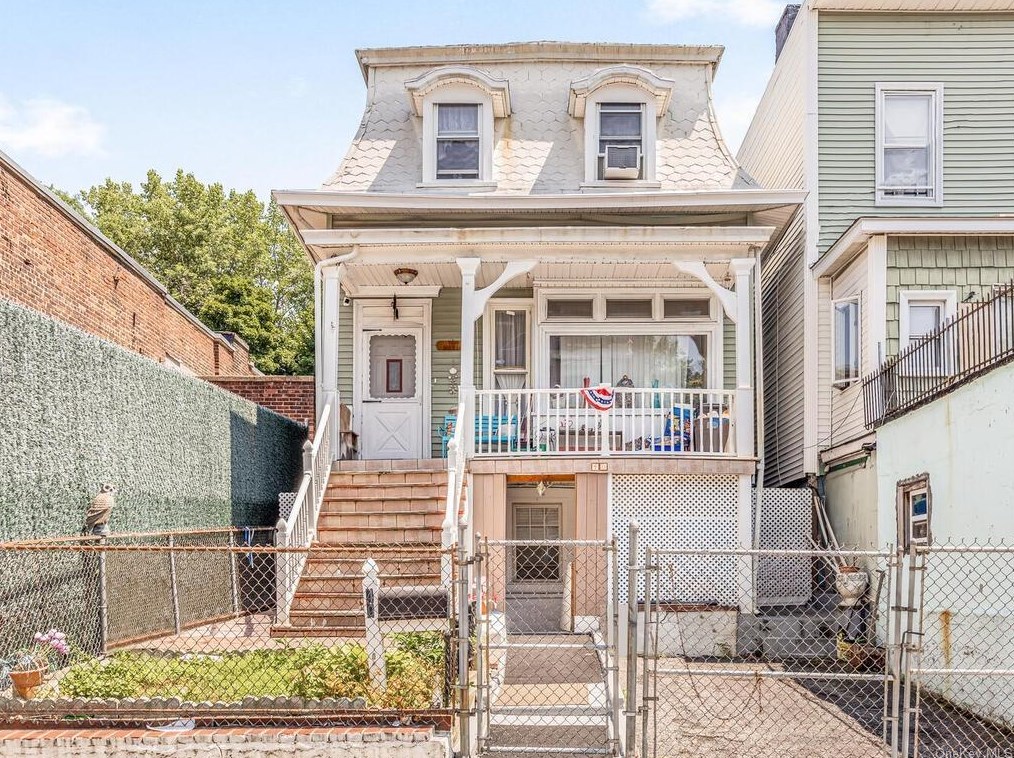 40 Jackson St, Yonkers, NY 10701-4707