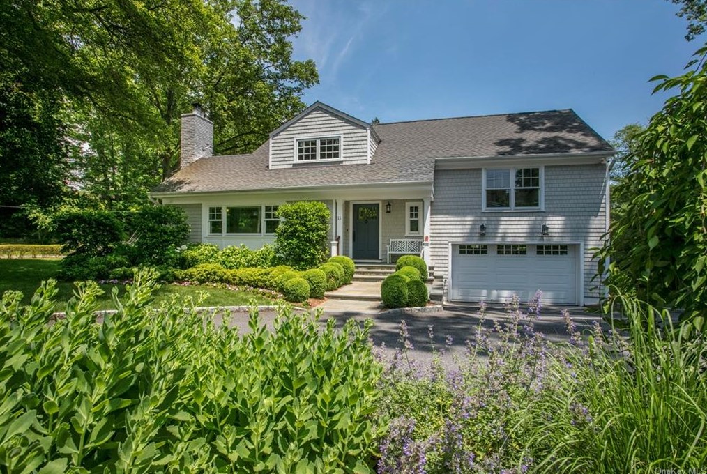11 Woods Way, Larchmont, NY 10538-2614