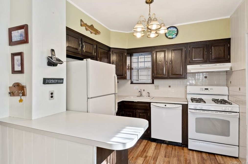 190 Crescent Pl, Yonkers NY 10704-1603 exterior