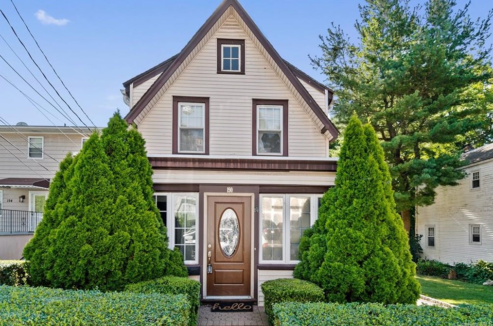 190 Crescent Pl, Yonkers NY 10704-1603 exterior