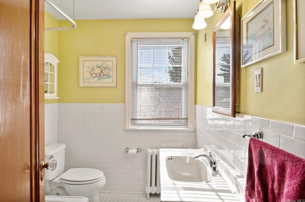 190 Crescent Pl, Yonkers NY 10704-1603 exterior