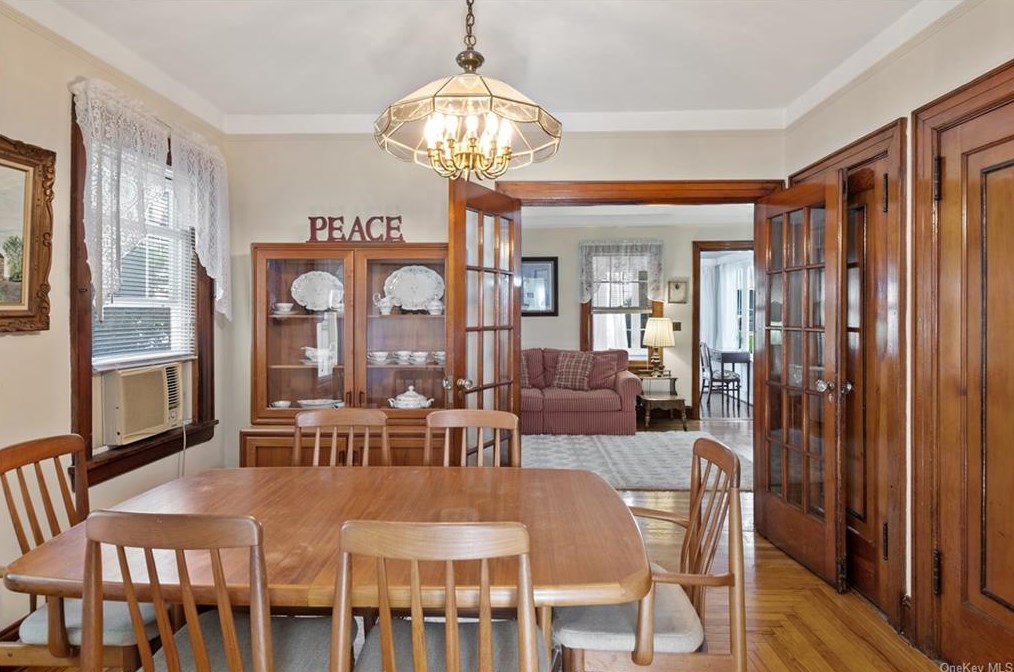 190 Crescent Pl, Yonkers NY 10704-1603 exterior