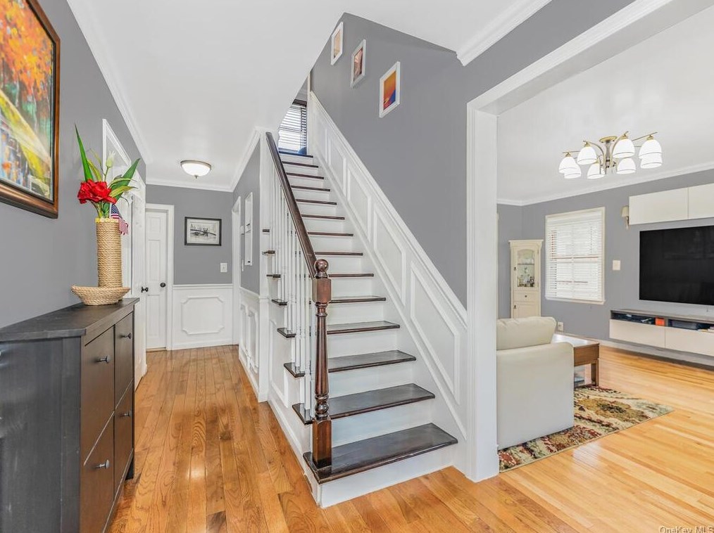 165 Hillview Ave, Yonkers NY 10704-3544 exterior