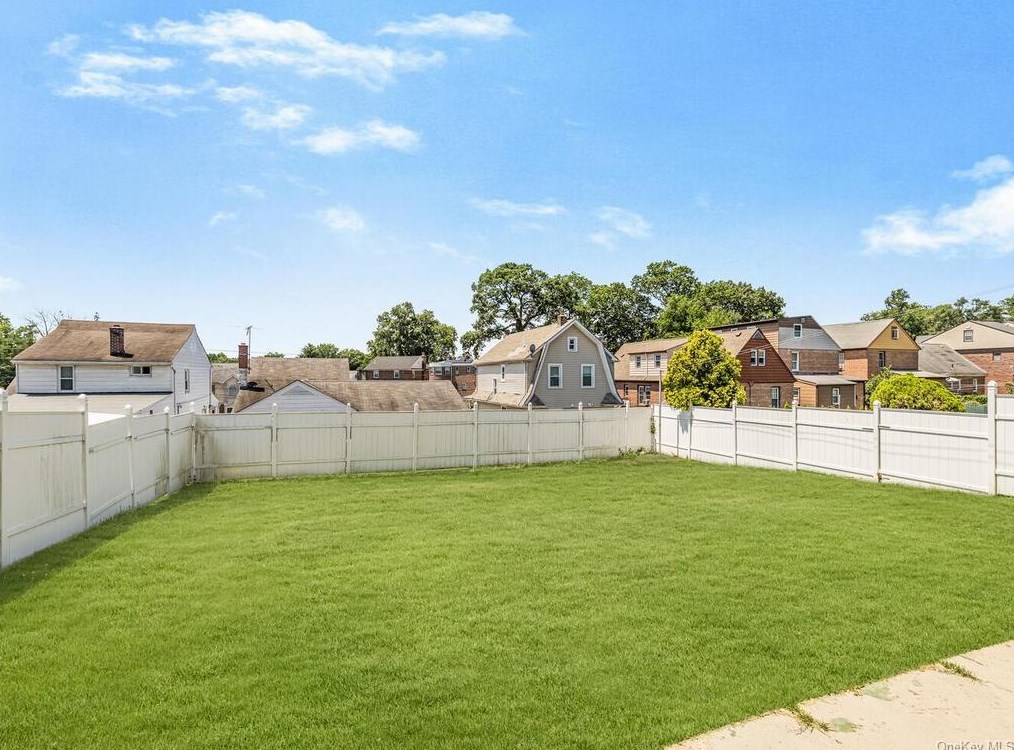 165 Hillview Ave, Yonkers, NY 10704-3546