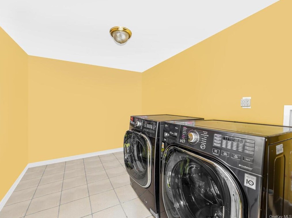 165 Hillview Ave, Yonkers NY 10704-3544 exterior