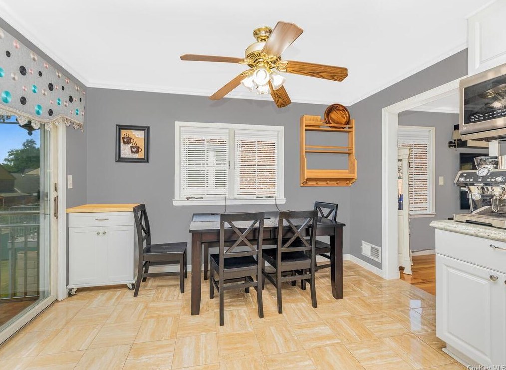 165 Hillview Ave, Yonkers NY 10704-3544 exterior