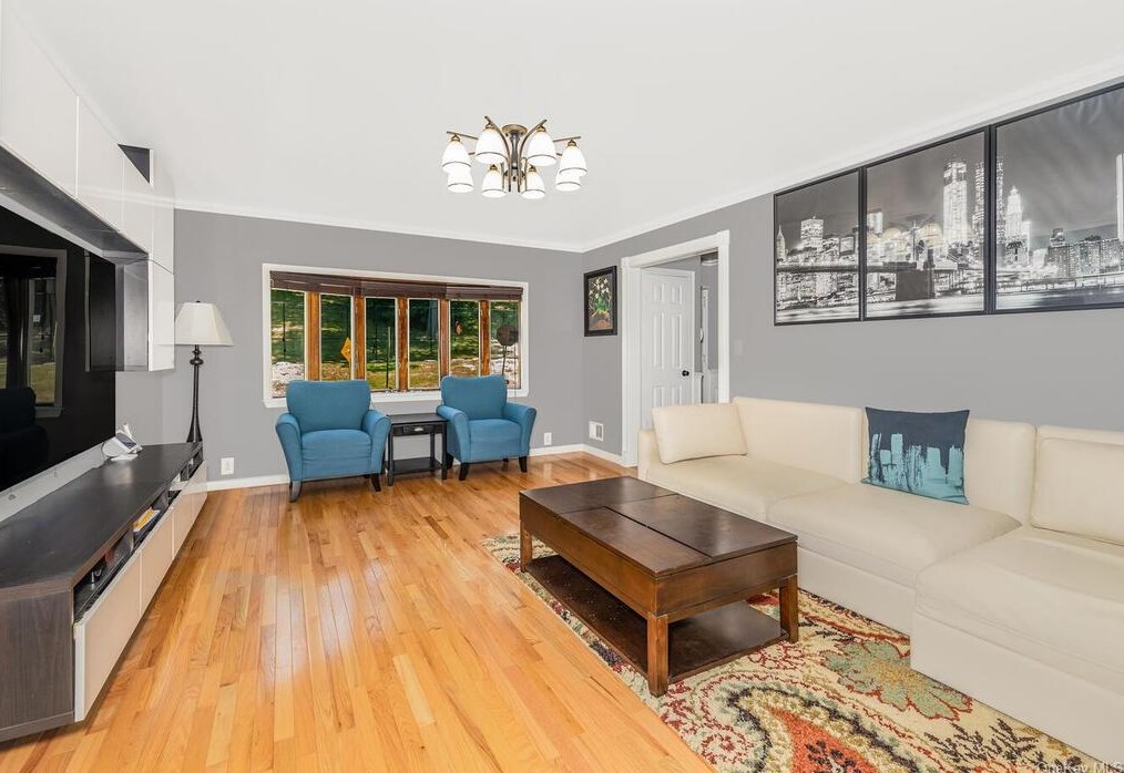 165 Hillview Ave, Yonkers NY 10704-3544 exterior