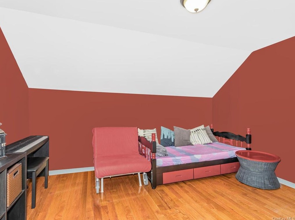 165 Hillview Ave, Yonkers NY 10704-3544 exterior