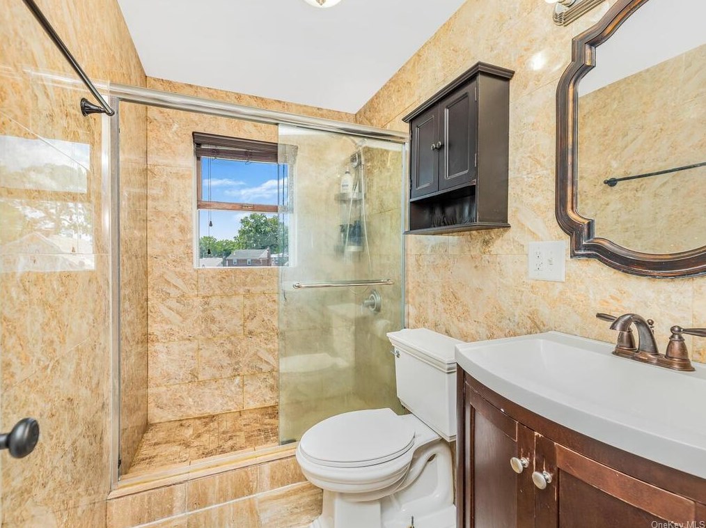 165 Hillview Ave, Yonkers NY 10704-3544 exterior