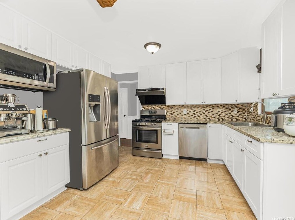 165 Hillview Ave, Yonkers NY 10704-3544 exterior