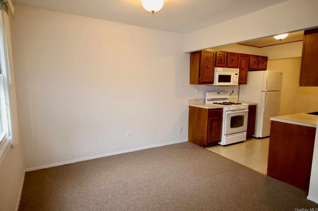 98 New Holland Vlg, Nanuet, NY 10954-2441