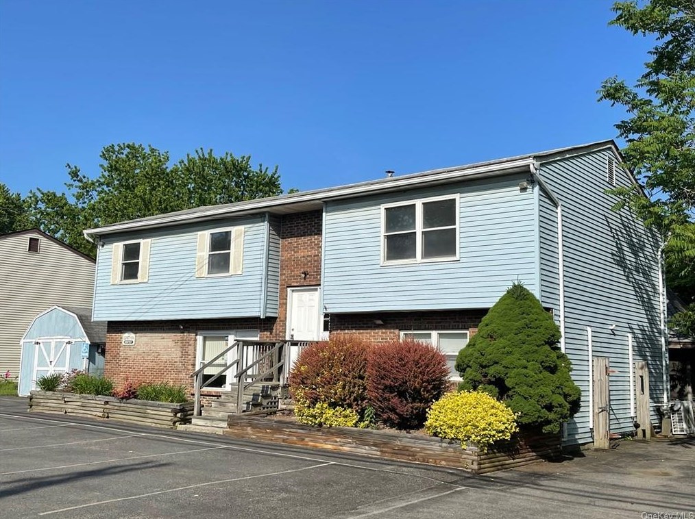 935 Homestead Ave, Maybrook, NY 12543-1311