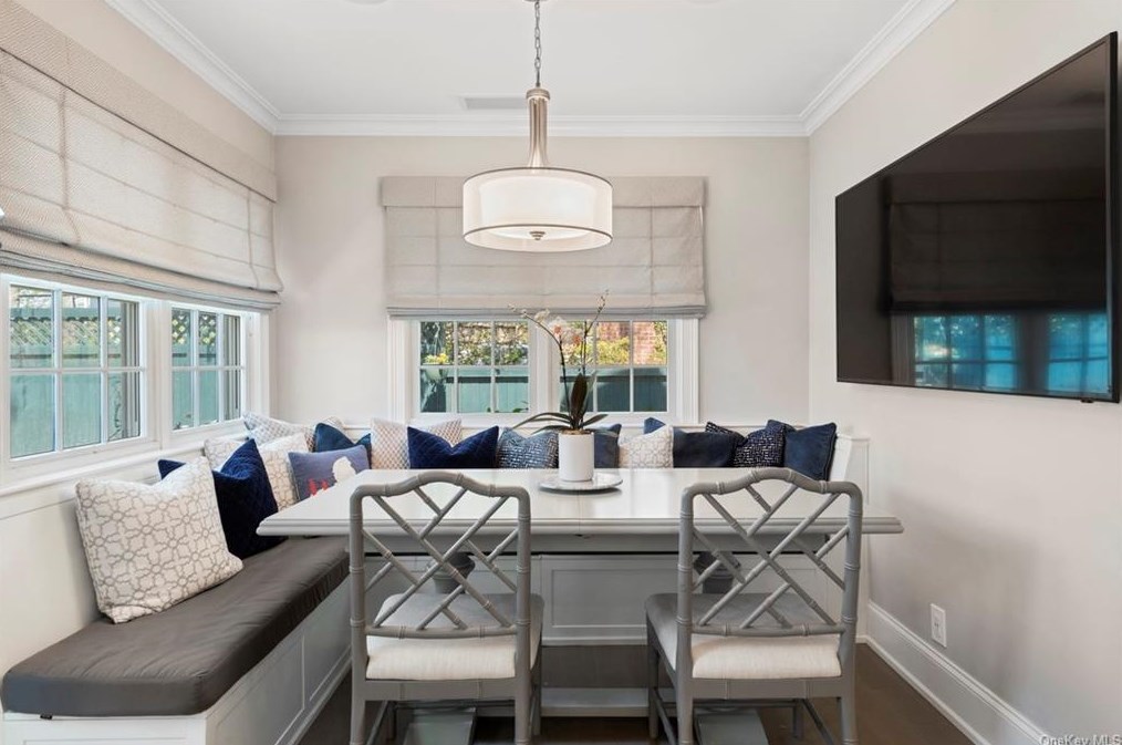 4 Wendover Rd, Yonkers NY 10705-2549 exterior