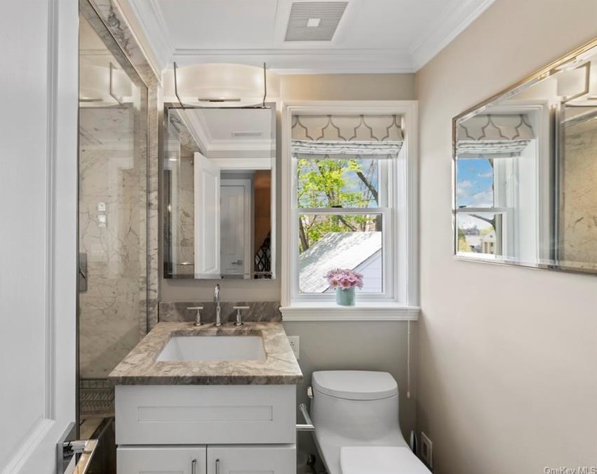 4 Wendover Rd, Yonkers NY 10705-2549 exterior