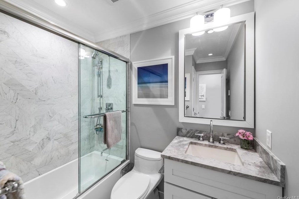 4 Wendover Rd, Yonkers NY 10705-2549 exterior