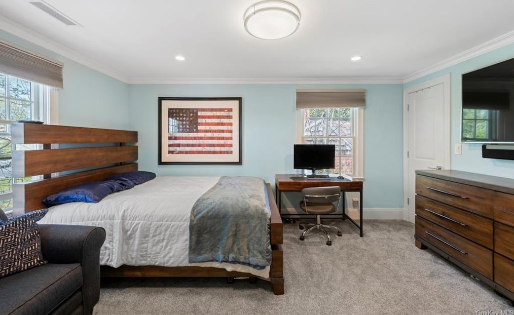 4 Wendover Rd, Yonkers NY 10705-2549 exterior