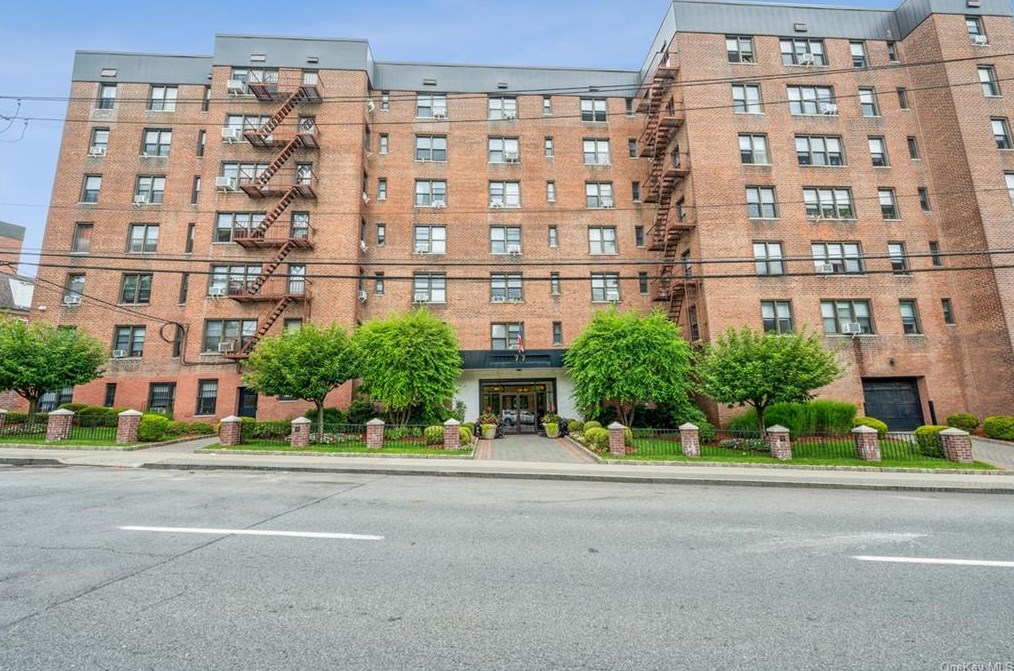 77 Bronx River Rd #6e, Yonkers, NY 10704