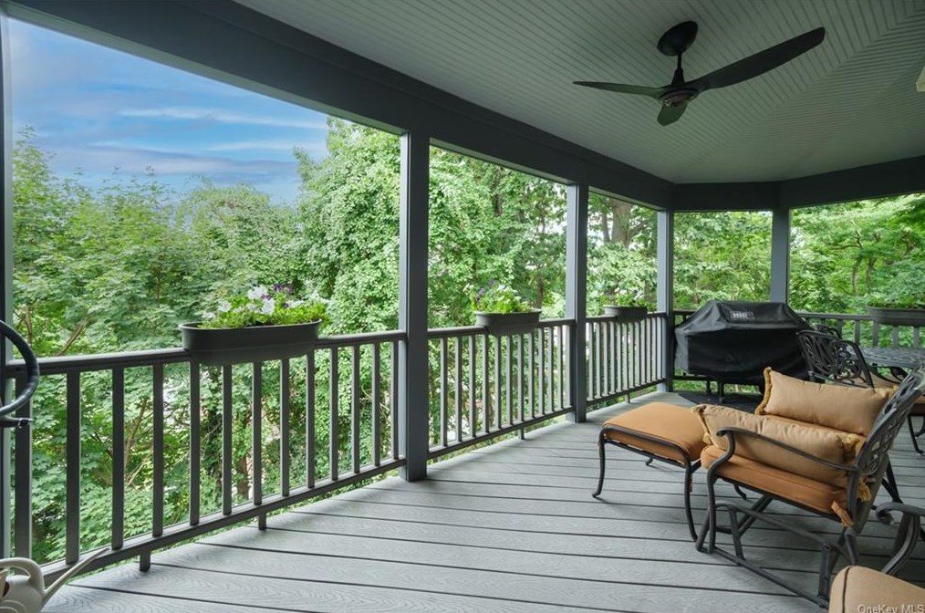 126 Durst Pl, Yonkers NY 10704-1840 exterior