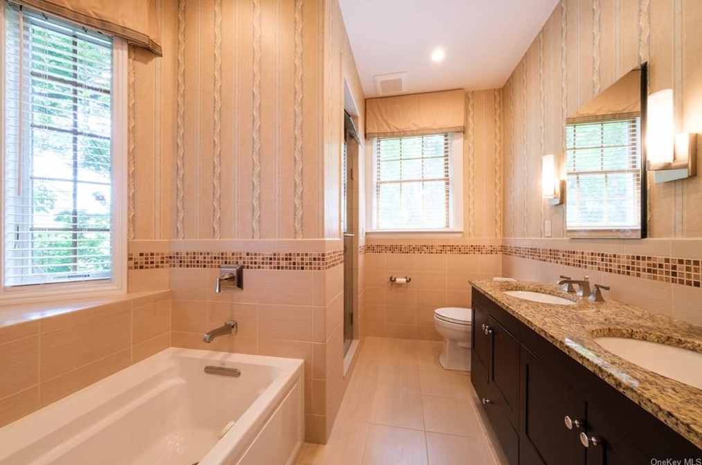 126 Durst Pl, Yonkers NY 10704-1840 exterior