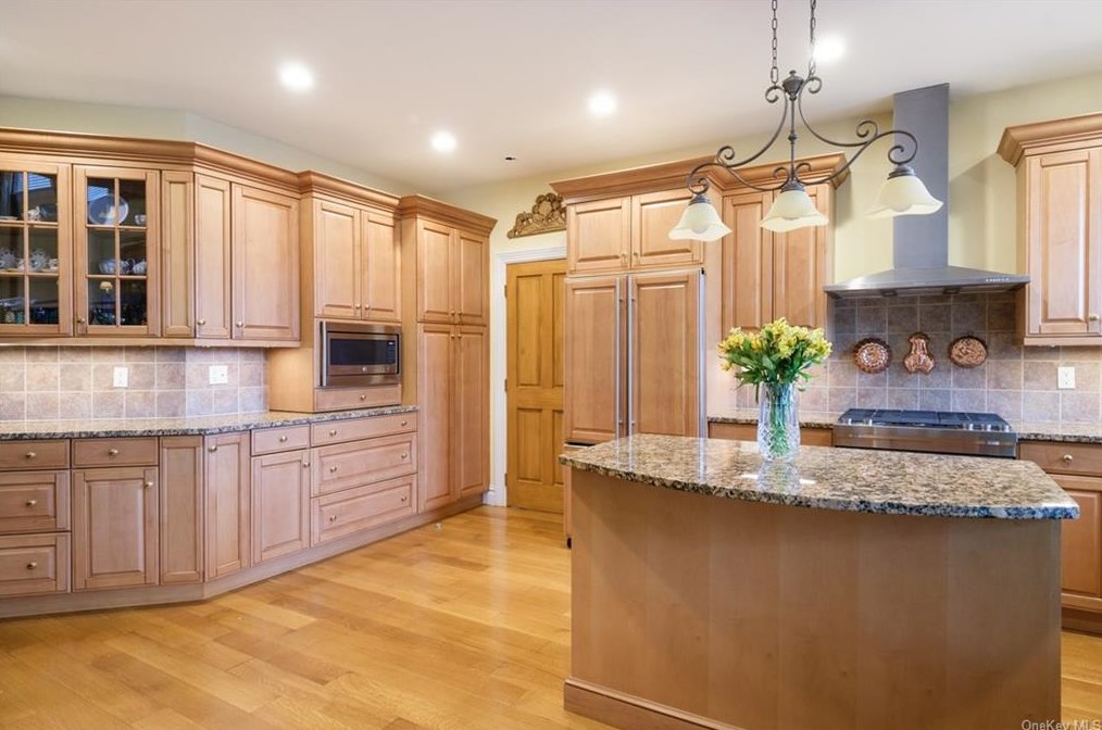 126 Durst Pl, Yonkers NY 10704-1840 exterior