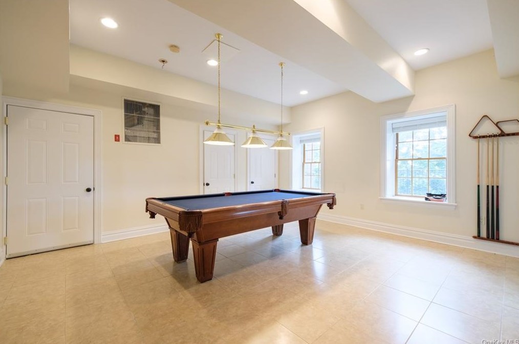 126 Durst Pl, Yonkers NY 10704-1840 exterior