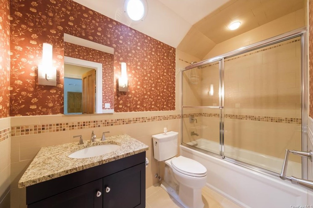 126 Durst Pl, Yonkers NY 10704-1840 exterior