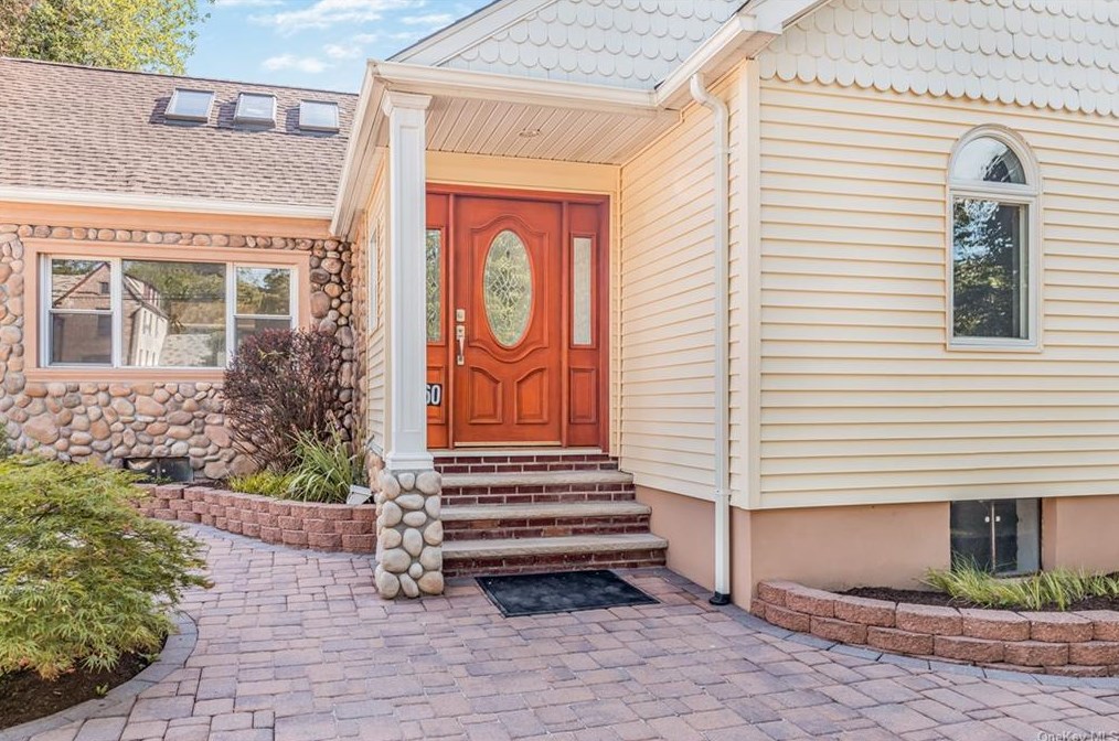 60 Hothorn Ave, Yonkers, NY 10707-1336