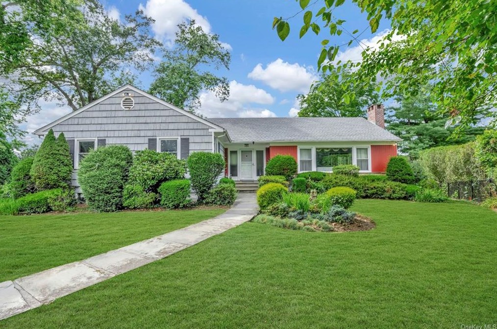 921 Fairway Ln, Mamaroneck, NY 10543-4326
