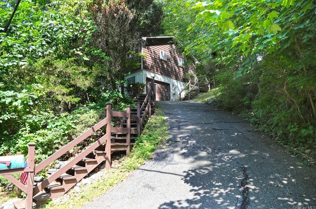 119 Beverly Rd, Mount Kisco, NY 10549-1803