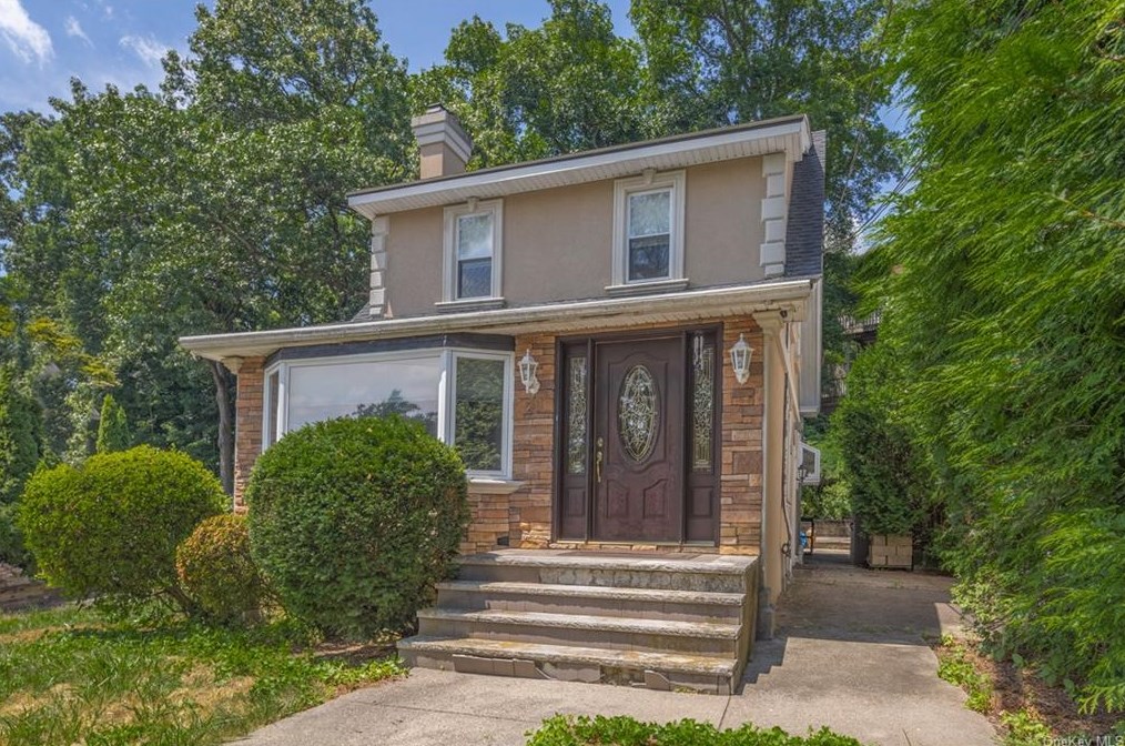 21 Lefferts Rd, Yonkers, NY 10705-1637