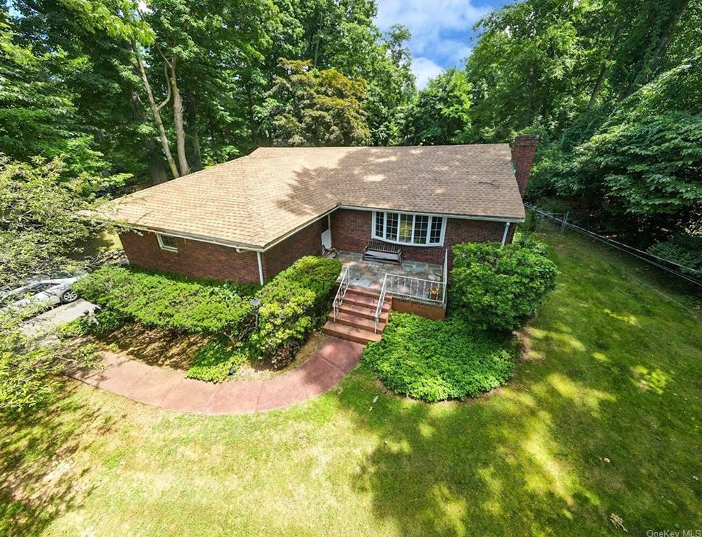 64 Hempstead Rd, Chestnut Ridge, NY 10977-2811