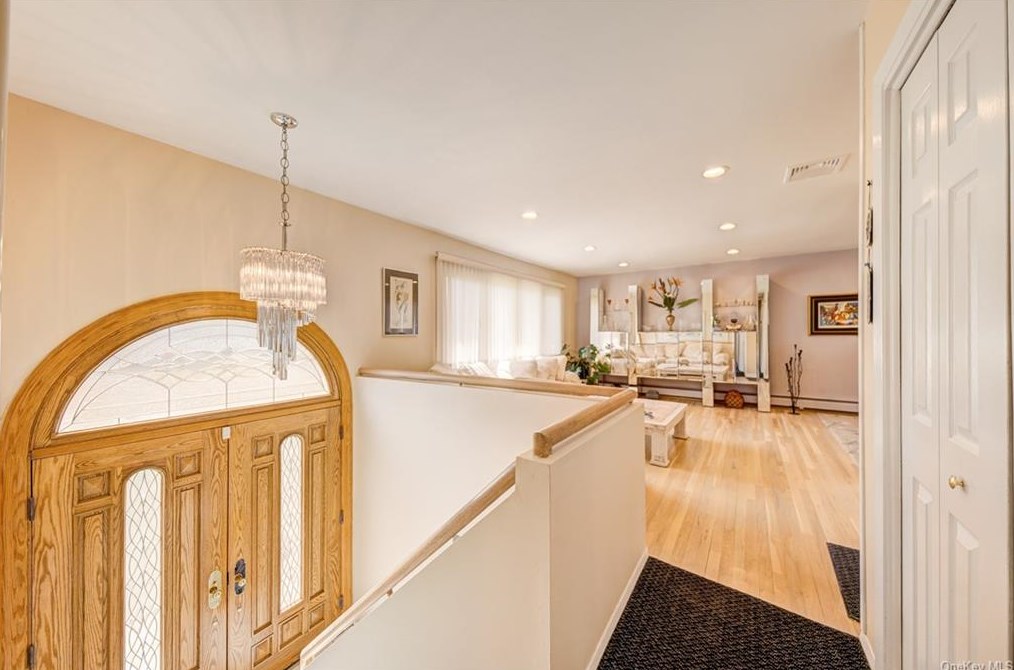 34 Joyce Dr, New City, NY 10956-3904