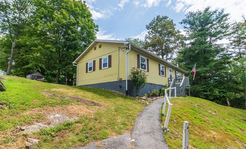 376 Kennicut Hill Rd, Mahopac, NY 10541