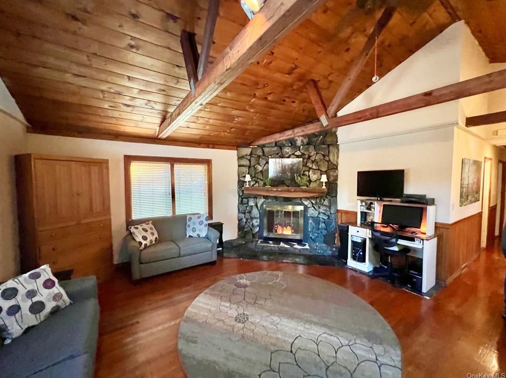 19 Orchard Lake Dr, Monroe NY  10950-6501 exterior