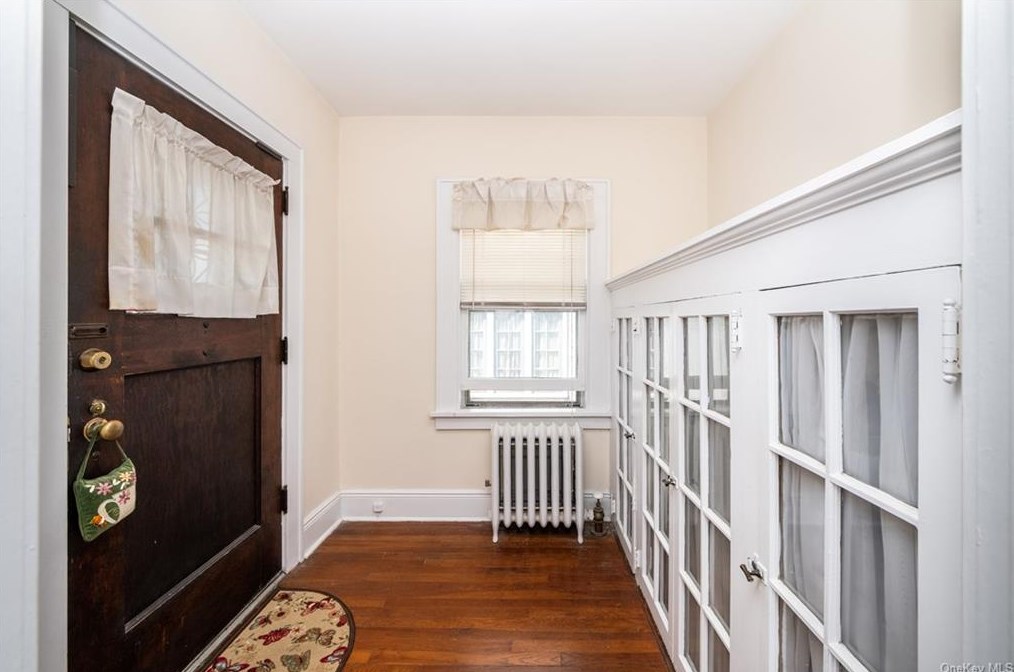 514 Mile Square Rd, Yonkers, NY 10701-6331