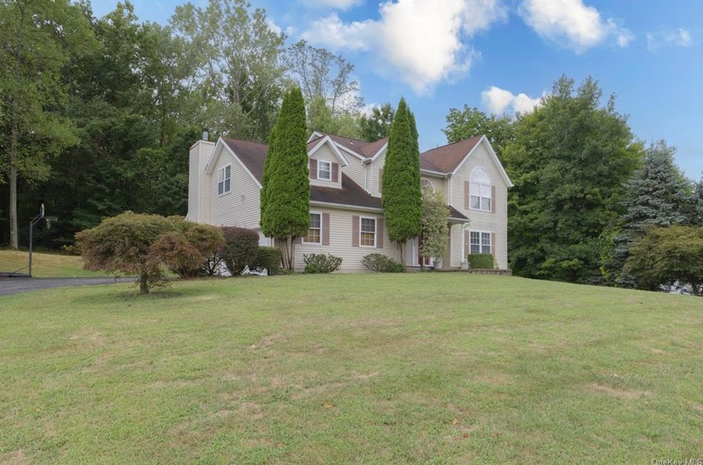 20 David Dr, Chestnut Ridge, NY 10977-1224