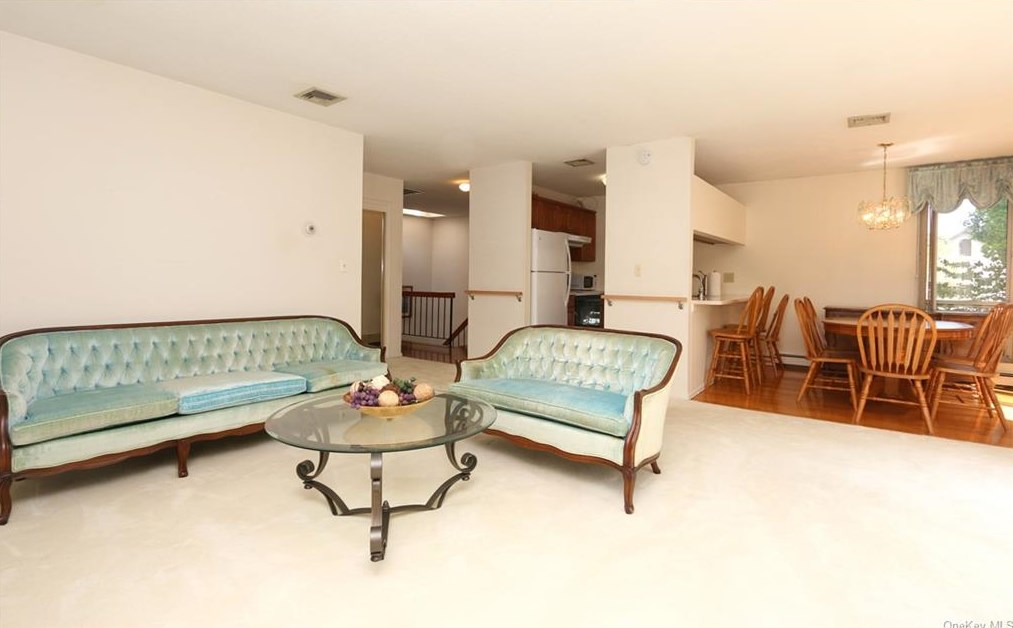 2 Hopkins Ln, Peekskill, NY 10566-4942