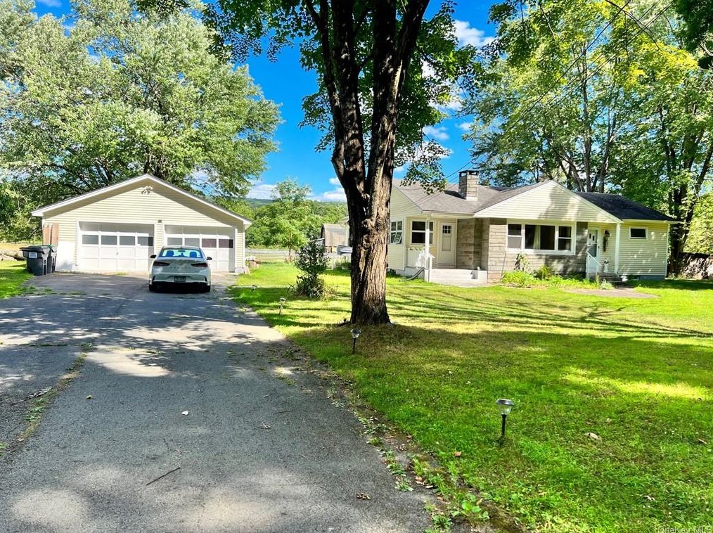 22 Canal Dr, Godeffroy, NY 12729