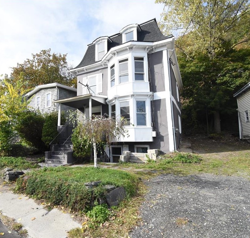 79 Main St, Port Jervis, NY 12771-2108