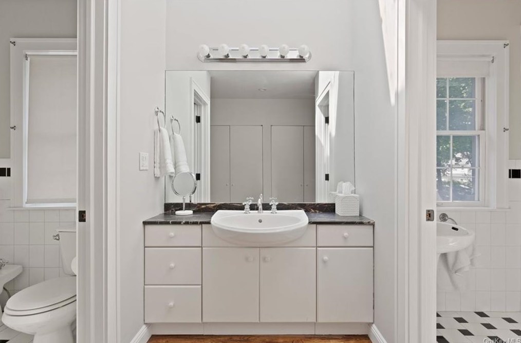 51 Palisade Rd, Rye NY  10580-3828 exterior