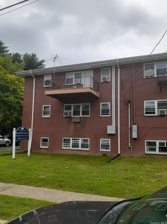 20 Columbus Ave, Chestnut Ridge, NY 10977-4230
