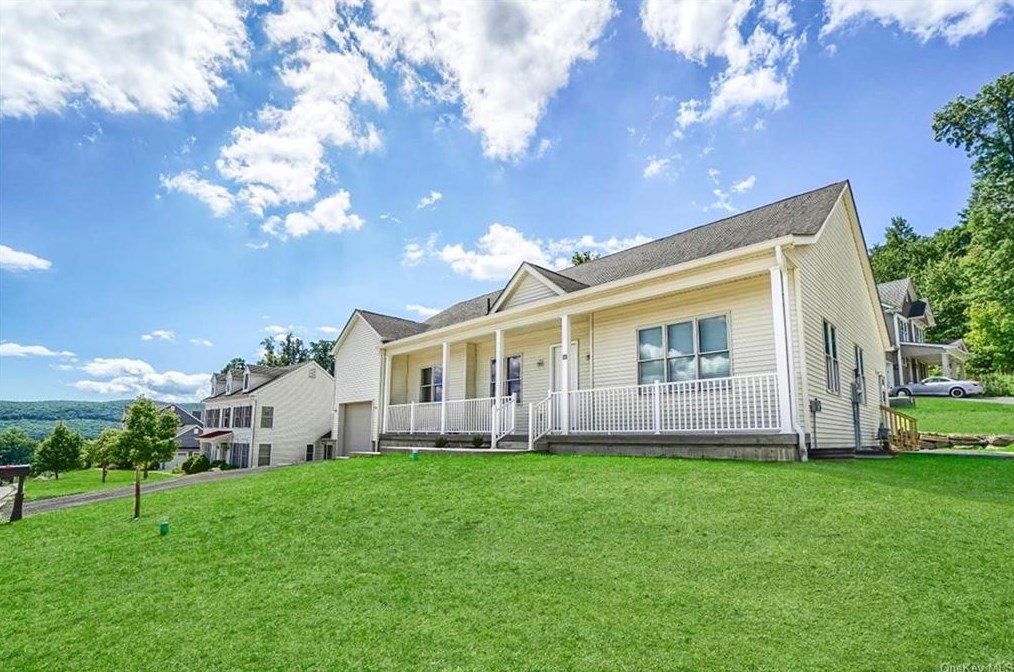 23 Stainton Fareway, Monroe, NY 10950-7100
