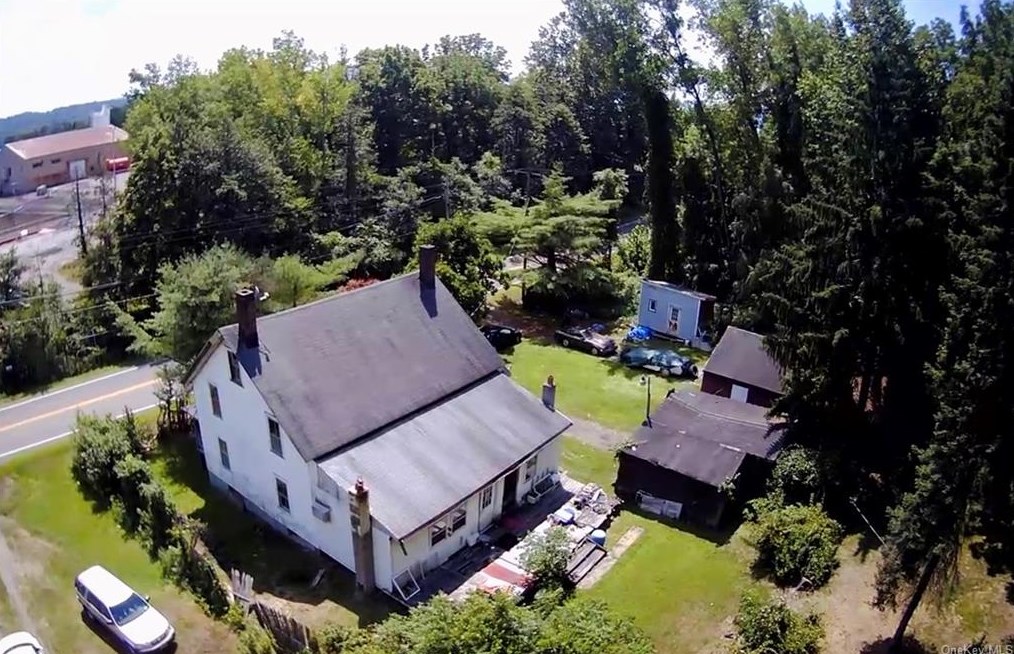 913 River Rd, Newburgh, NY 12550