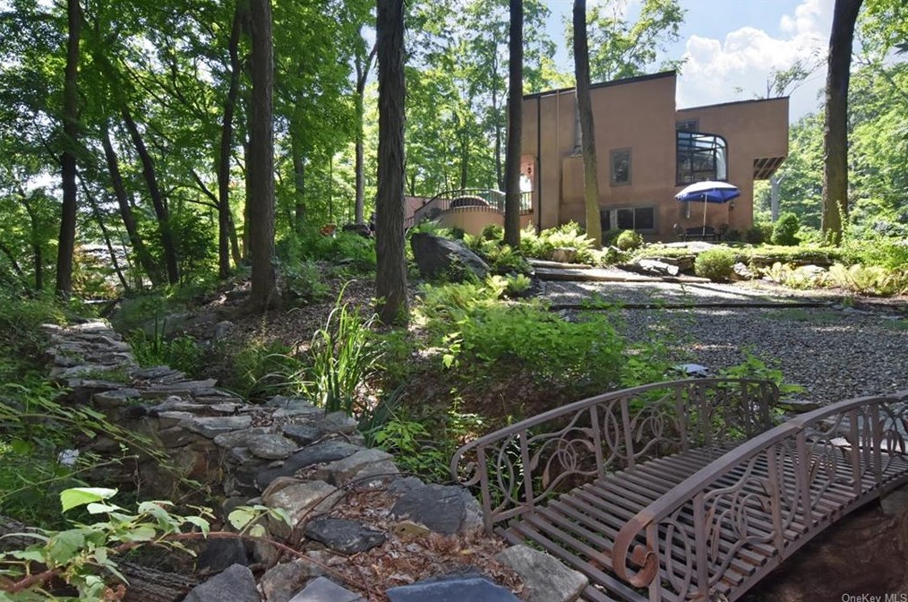 249 Mead St, Waccabuc, NY 10597-1011